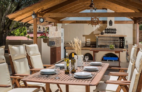 Mazarakata House | Elegant Luxury garden apartment with swimming pool, BBQ and play ground