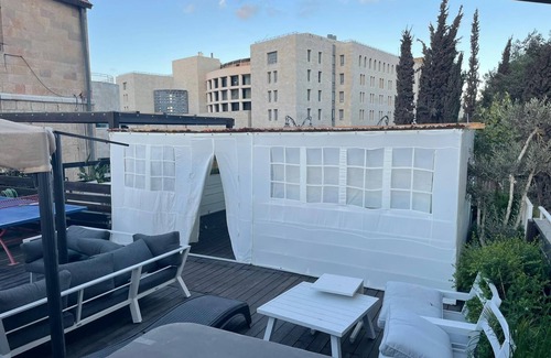 Mahane Israel House | Elegant Mamilla Villa 5BR Rooftop Jacuzzi Steps from Old City
