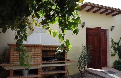Pozo-Lorente Cottage | Elegant Manor House near Alcalá del Jucar with Piano!