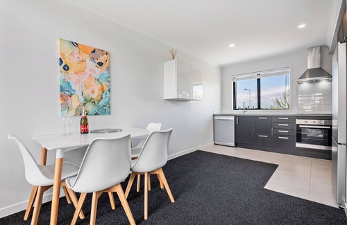 Hobsonville Apartment | Elegant minimalistic 3 BR apartment in stunning Hobsonville Point