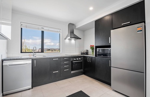 Hobsonville Apartment | Elegant minimalistic 3 BR apartment in stunning Hobsonville Point