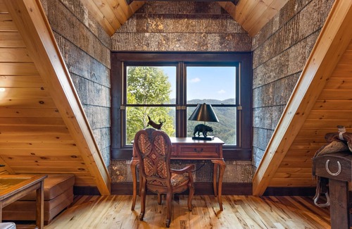 Boone Cabin | Elegant Mountain Lodge with Beautiful Sunsets