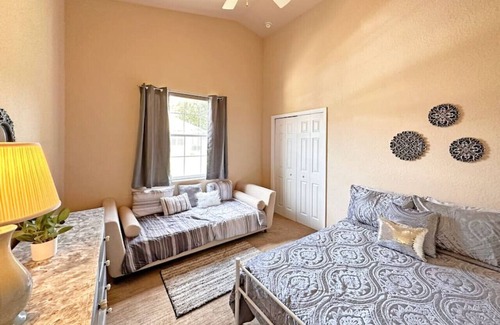 Ocala House | Elegant Oasis - Unwind in Luxury