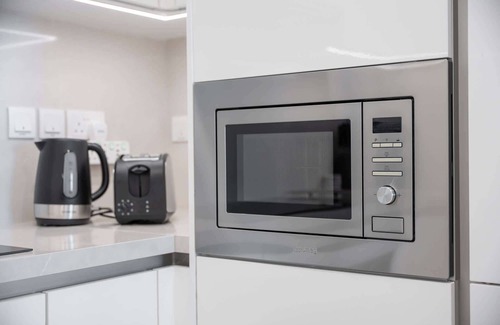 Al Safa Apartment | Elegant, Relaxing 3-Bedroom Apartment in Perfect Location at Canal Front 6