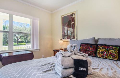 Tropic House | Elegant Retreat Close to Beach & Arts District
