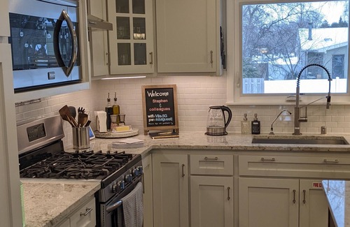 Middleton House | Elegant Space–Premium Kitchen–Spacious & Ideal for Gathering w/Friends & Family