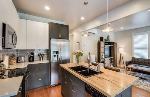 University North House | Elegant & Spacious Retreat in the Heart of Old Town – Perfect for Groups