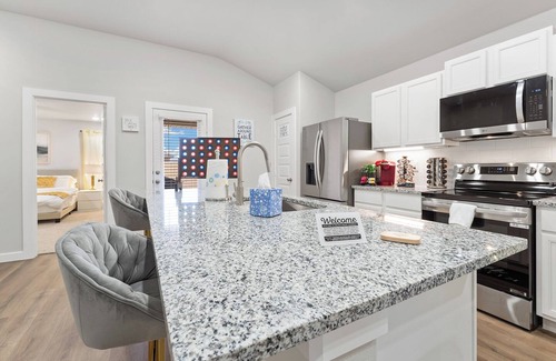 Lubbock House | Elegant & Spacious South Lubbock 3 Bed 2 Bath1 King 2 Queen Near Texas Tech