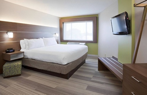 Golden Valley House | Elegant Suite! Designed for Your Comfort!