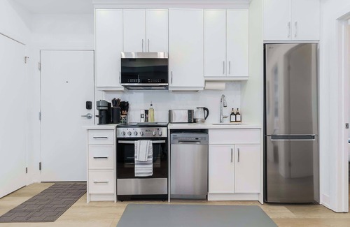 Grange Park Apartment | Elegant Suite—Near Kensington Market, Sleeps 8