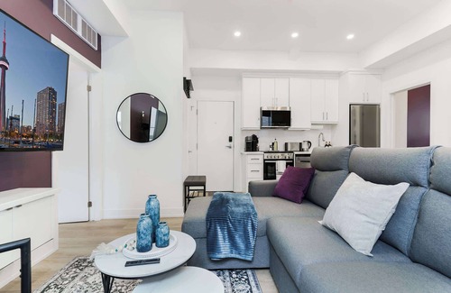 Grange Park Apartment | Elegant Suite—Near Kensington Market, Sleeps 8