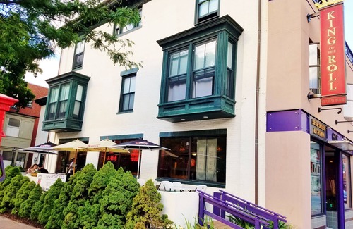 Parkside Apartment | Elegant, Sunny, 2 Bedroom Townhouse Apartment, in the Heart of Downtown Portland