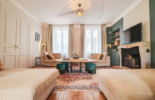 Chateauroux Cottage | Elegant Townhouse with Private Garden, Spa & Free Parking in Châteauroux