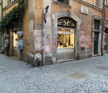 Trastevere Apartment | ELEGANT TRILUSSA APARTMENT