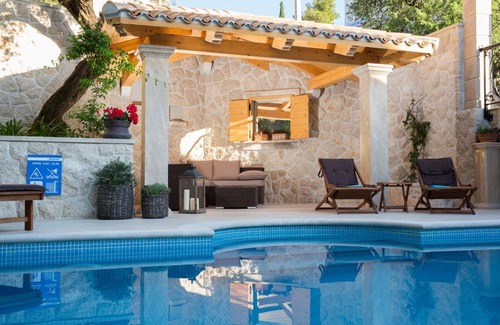 Cavtat Villa | Elegant villa La Perla ,private heated pool,short walking distance to sea&center