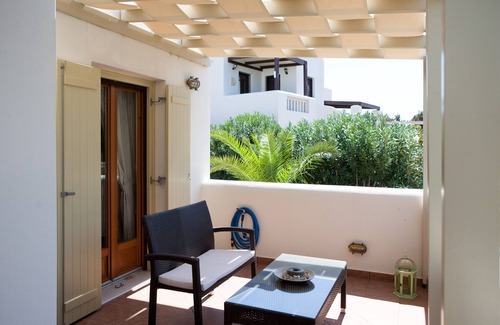 Naxos Villa | Elegant villa with pool
