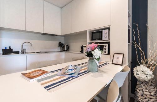 Sanremo Apartment | Elegante Appartamento con Piscina - Wi-Fi & Box Privato