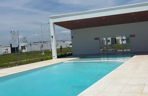 San Miguel House | Elegante casa a minutos de Centros comerciales