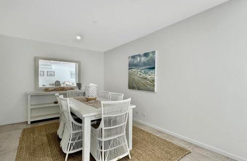 Batemans Bay Apartment | Elegantly Spacious 3-Bed Unit Overlooking the Bay