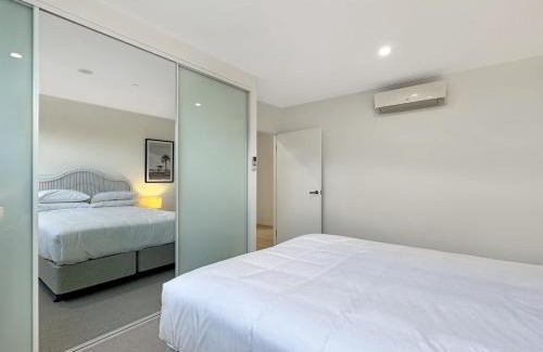 Batemans Bay Apartment | Elegantly Spacious 3-Bed Unit Overlooking the Bay