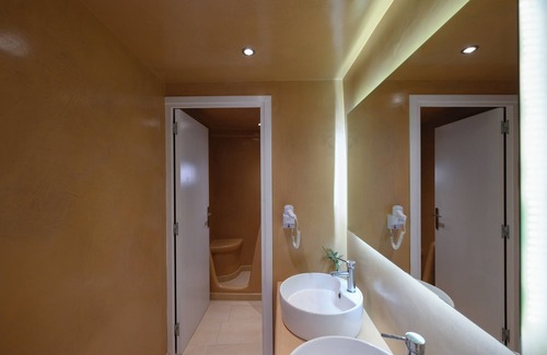Megalochori Bed & Breakfast | Elements Cave Suites