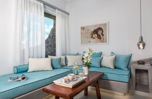 Akrotiri House | Elements of Caldera Suites