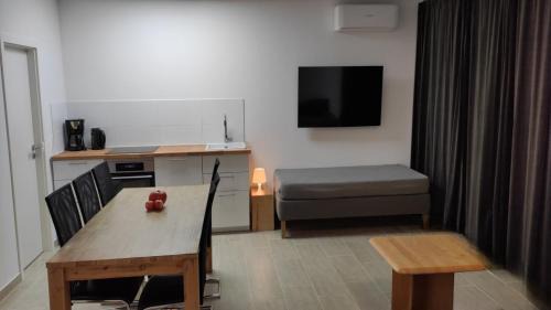 Sanderau Apartment | Eleonoras Ferienwohnung in Würzburg Stadt mit Terrasse und eigenen Parkplätzen vor der Tür, für große Gruppen bis zu 13 Personen geeignet