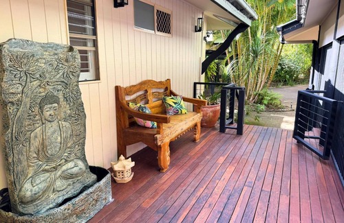 Montville House | Elevata Villa - Magnesium Spa Jacuzzi - Wood Fire - Claw Bath - Pet Friendly