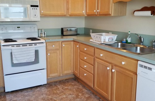 Dewey Beach House | Elevator! Dog friendly! 2nd house from ocean. Fri to Fri rentals in the summer.