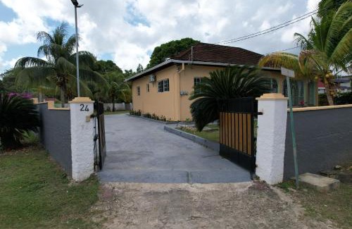Ocho Rios House | Elizabeth Retreat - Island time