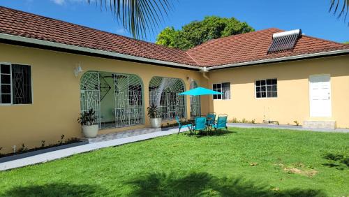 Ocho Rios House | Elizabeth Retreat - Island time