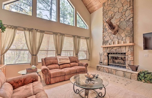 Sierra Pines Cabin | ‘Elk Haven’ Show Low Cabin w/ Deck & Pool Table!