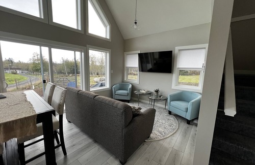 Sooke House | Elk Lodge in Sooke