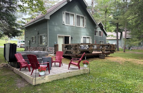 Hillman Ski Chalet | Elk Ridge at Thunder Bay Golf Resort Chalet. Pet friendly/Hot Tub/Golf Views
