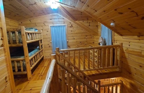 Moravia Cabin | Elk - Sleeps up to 6