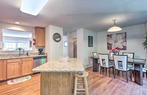 Elkridge House | Elkridge Townhome ~ 15 Mi to Dtwn Baltimore!
