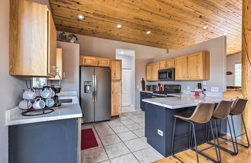 Payson Cabin | 'Elkwood Lodge' Cabin w/Hot Tub in Star Valley!