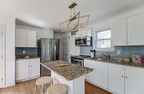 Newport Cottage | Ellery Beach Bungalows #43. 1/4 mile to the beach & 5 minute drive to Newport.