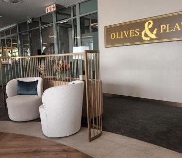 Greater Johannesburg Metropolitan Area Apartment | Ellipse Apartment, Lush Hideaway
