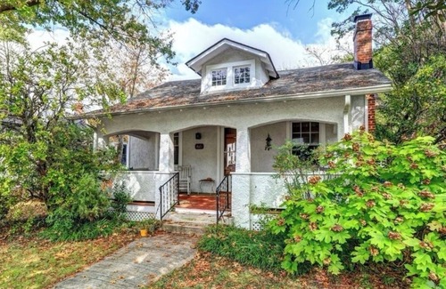 Richmond House | Elmsmere Bungalow