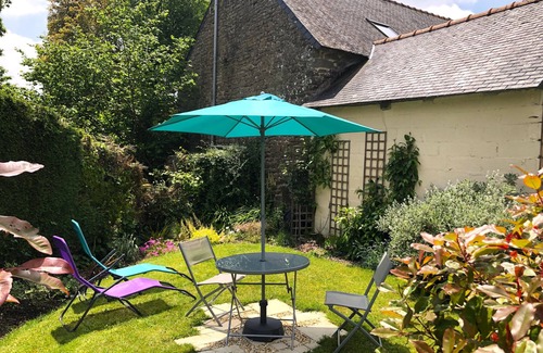 Ploerdut Cottage | Elsa Cottage - charming cottage - private garden, shared pool, fabulous grounds