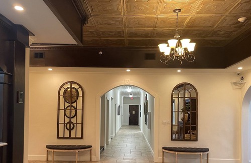Gonzales House | Elvis Presley Room - Stay where Elvis stayed!