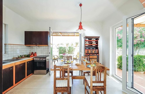 Prinos House | Elya and the neighboring Villa Prinos are located in the picturesque village of Prinos and offer a r