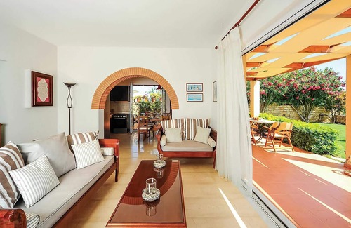 Prinos House | Elya and the neighboring Villa Prinos are located in the picturesque village of Prinos and offer a r