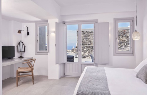 Finikia House | Elysian Santorini