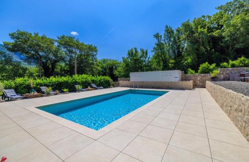 Tribalj Apartment | Emaris