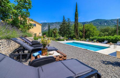 Tribalj Apartment | Emaris