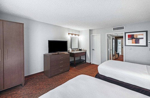 Dallas Hotel | Embassy Suites by Hilton Dallas Market Center