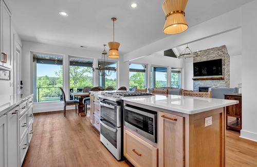 Crane Hill House | Emerald Escape @ Lewis Smith Lake. Luxury lake getaway with panoramic views!