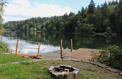 Bellingham Apartment | 'Emerald Lake' Studio - WE HAVE WATER LILIES!
